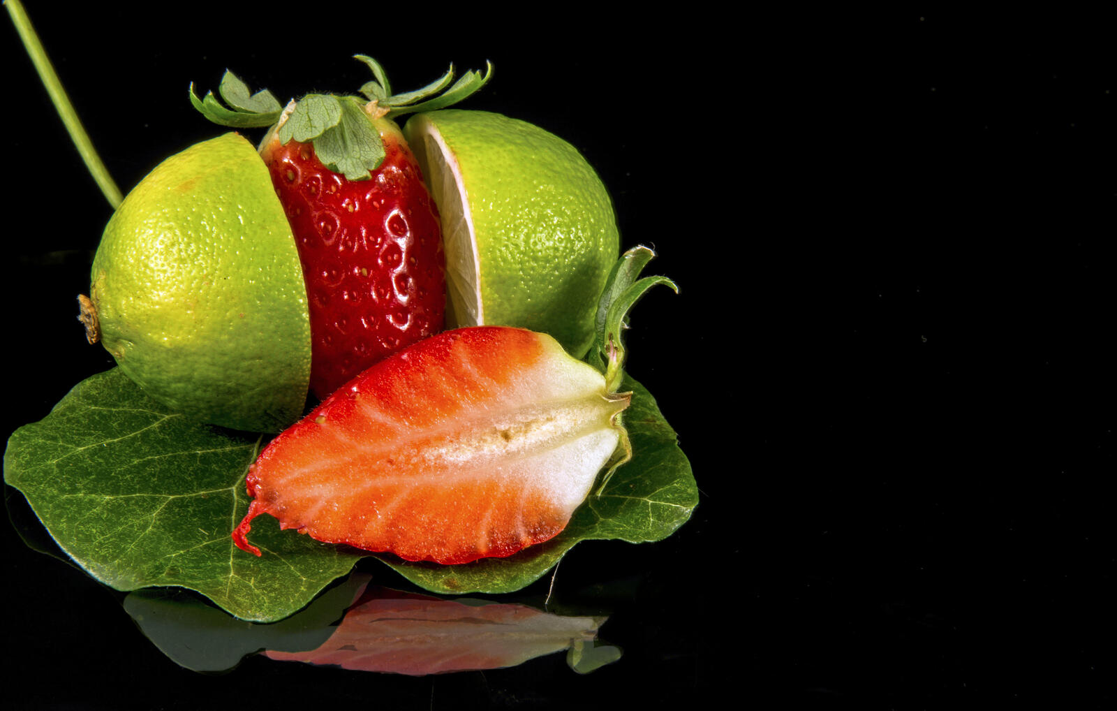 Wallpapers strawberry lime food on the desktop