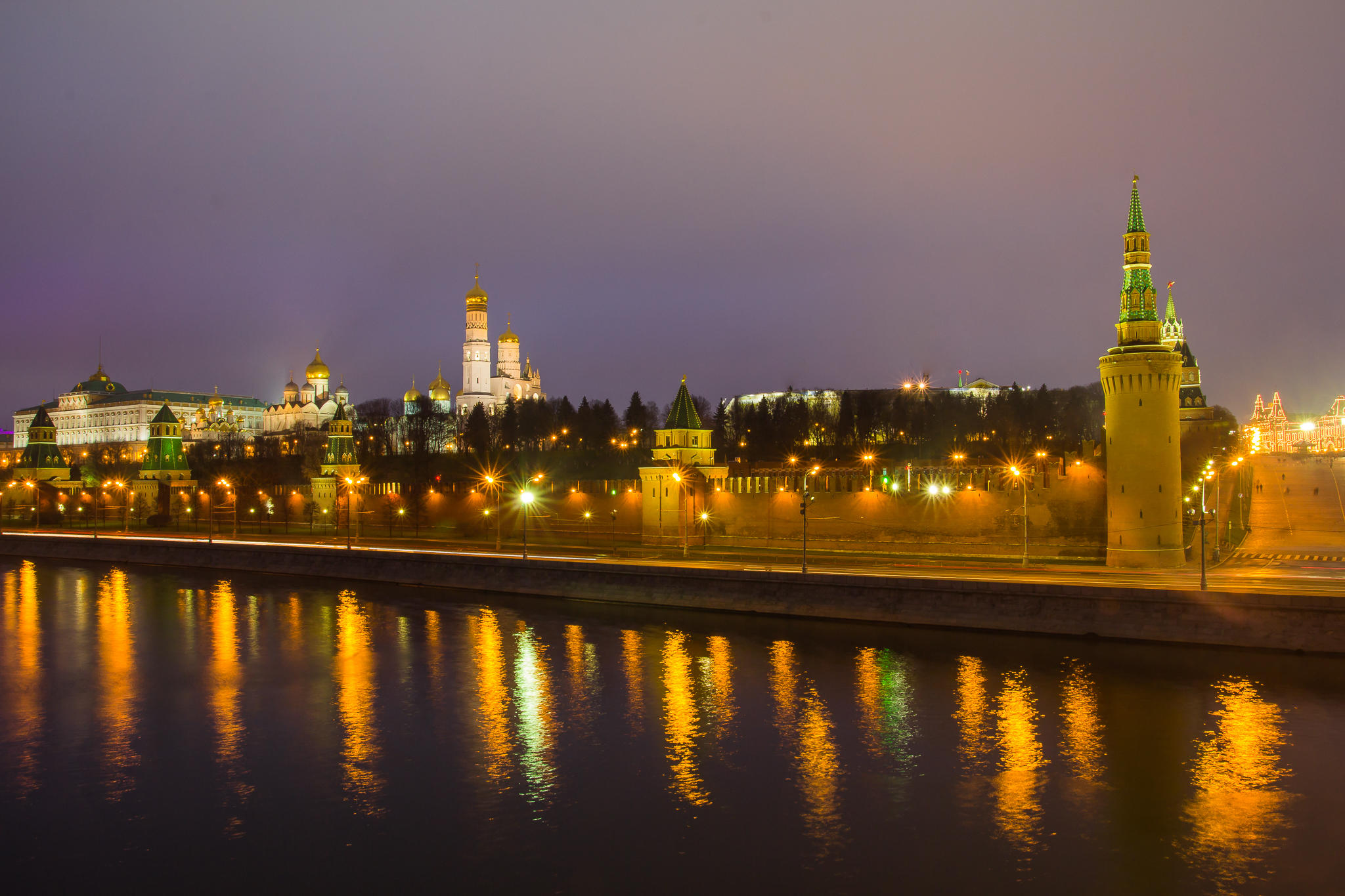 桌面上的壁纸晚上 反射 莫斯科河