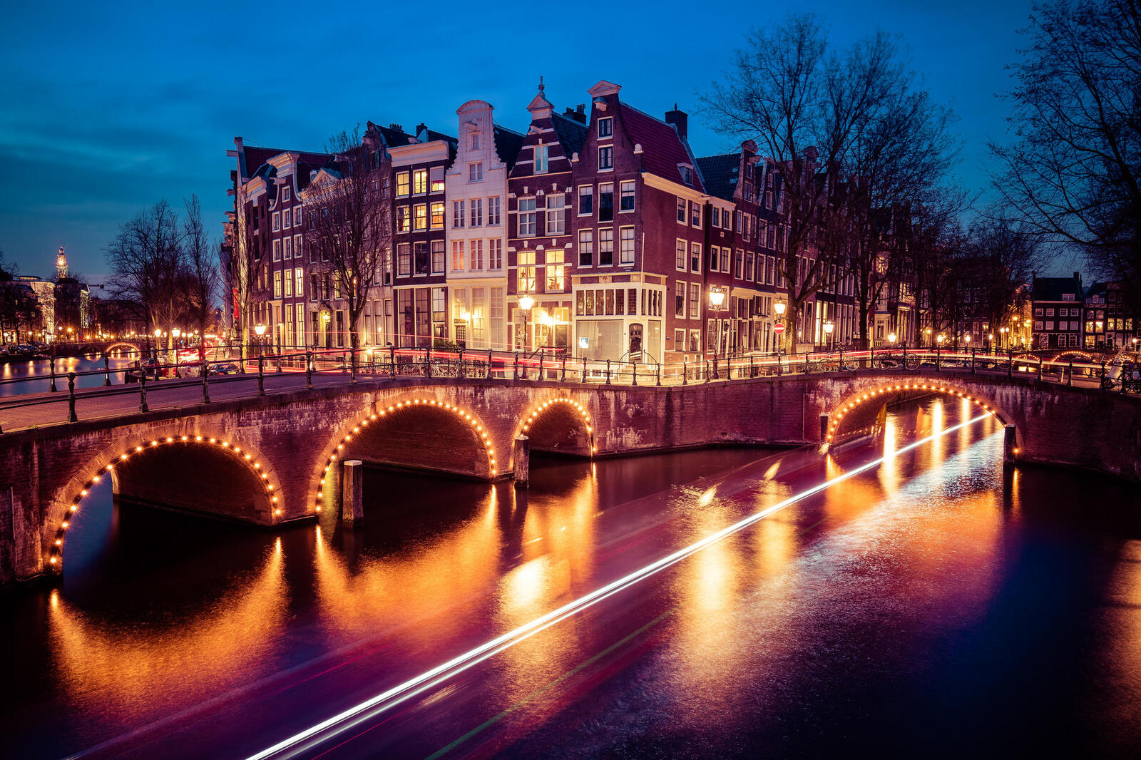 Обои дома Амстердам река на рабочий стол
