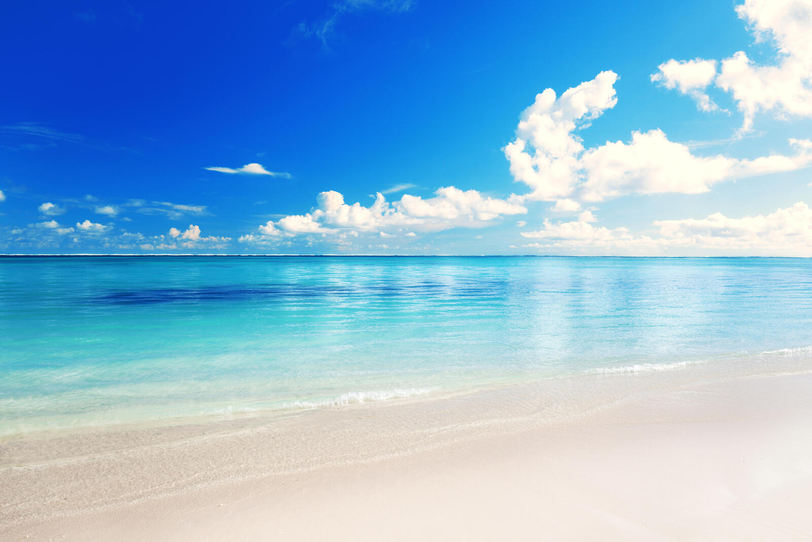 Обои голубая вода пейзаж песчаный пляж на рабочий стол
