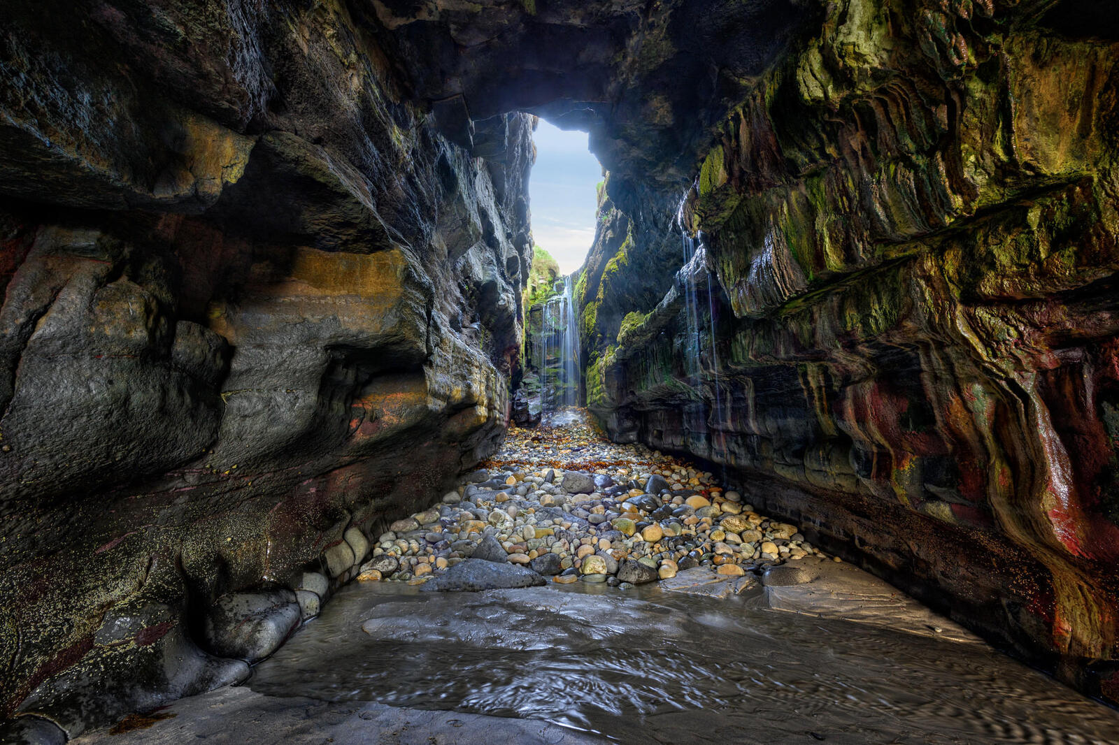 Обои Тайная пещера водопада Донегал Ирландия на рабочий стол