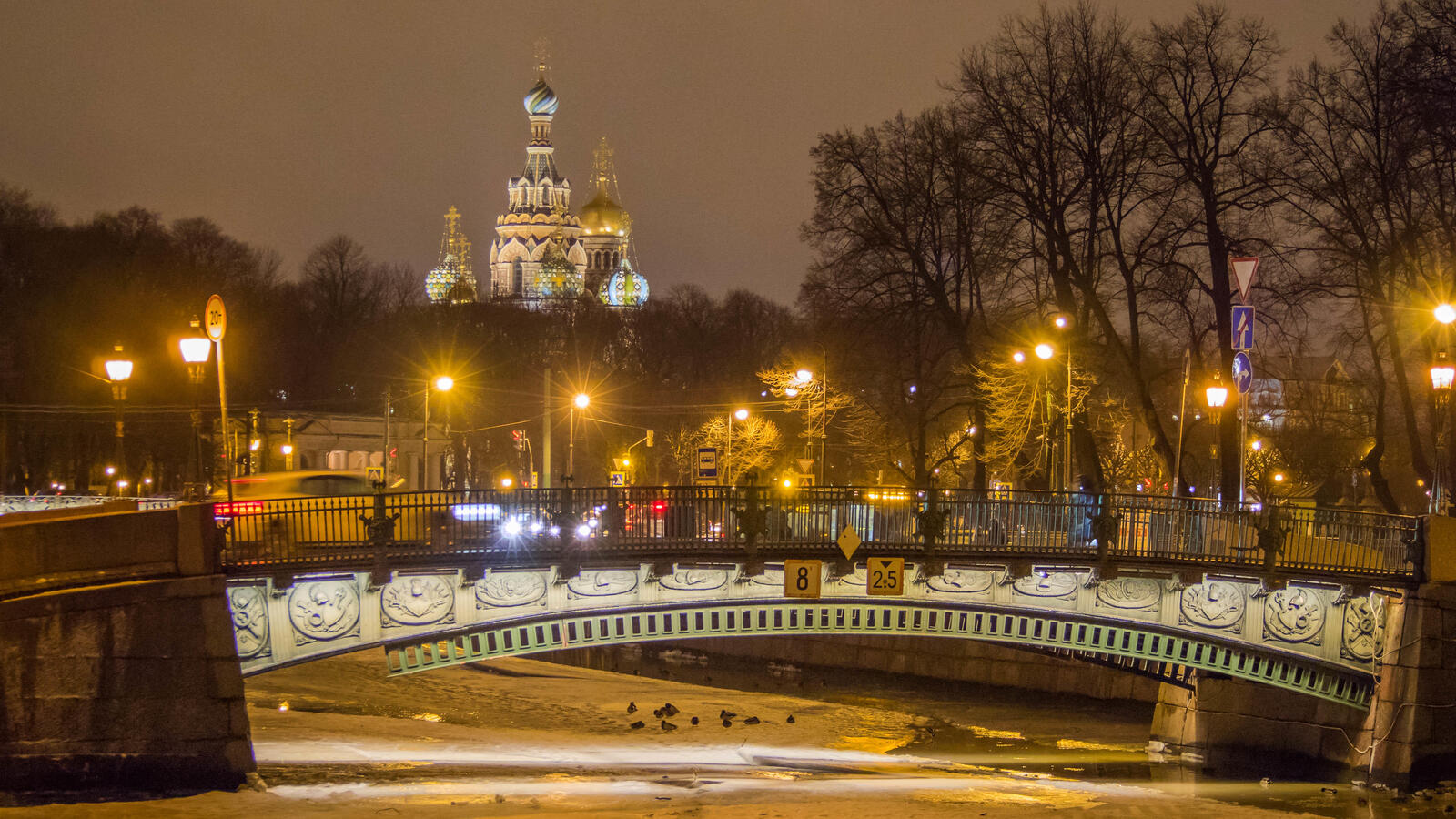 Free photo The pictures on the screen saver saint petersburg, church of savior on spilled blood free