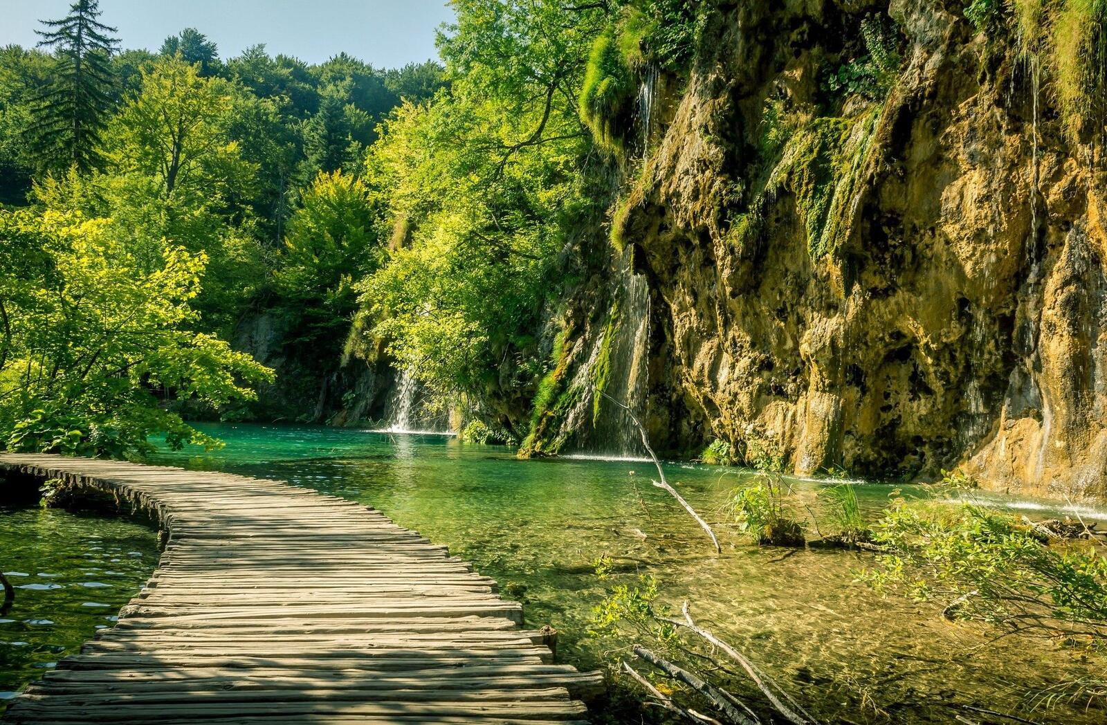Обои Плитвицкие озера деревянный мост Хорватия на рабочий стол
