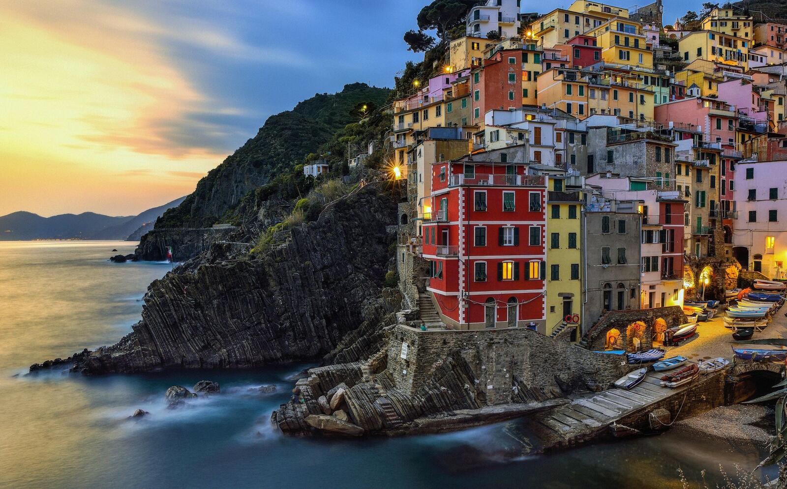 Free photo Photo of cinque terre, italy - wallpapers on table
