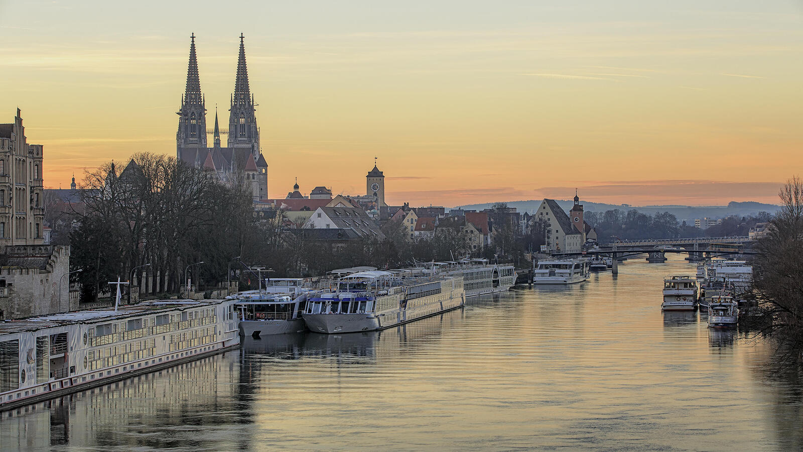 Wallpapers houses Regensburg bridge on the desktop