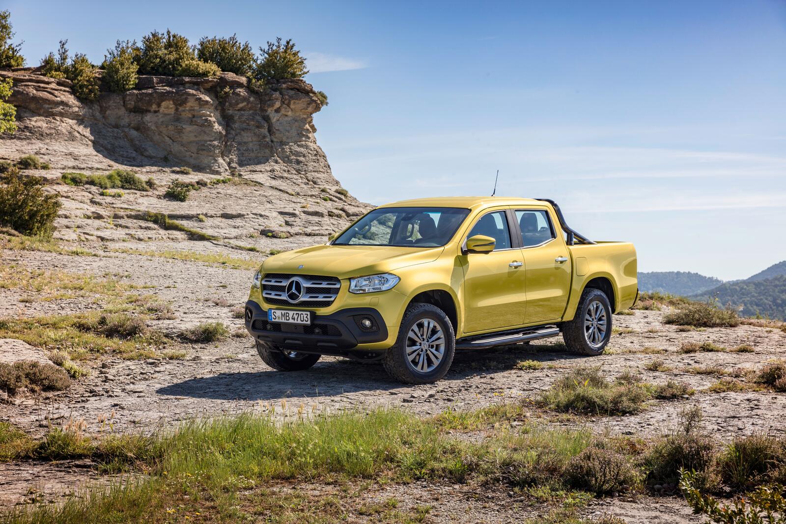 Wallpapers view from front Mercedes-Benz X-Klasse pickup on the desktop