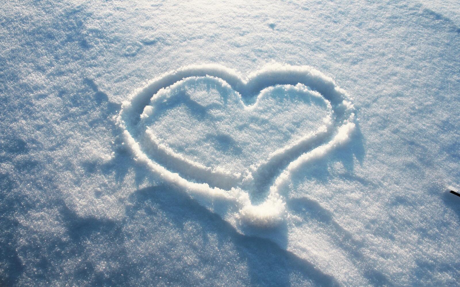 Обои сердце снег зима на рабочий стол