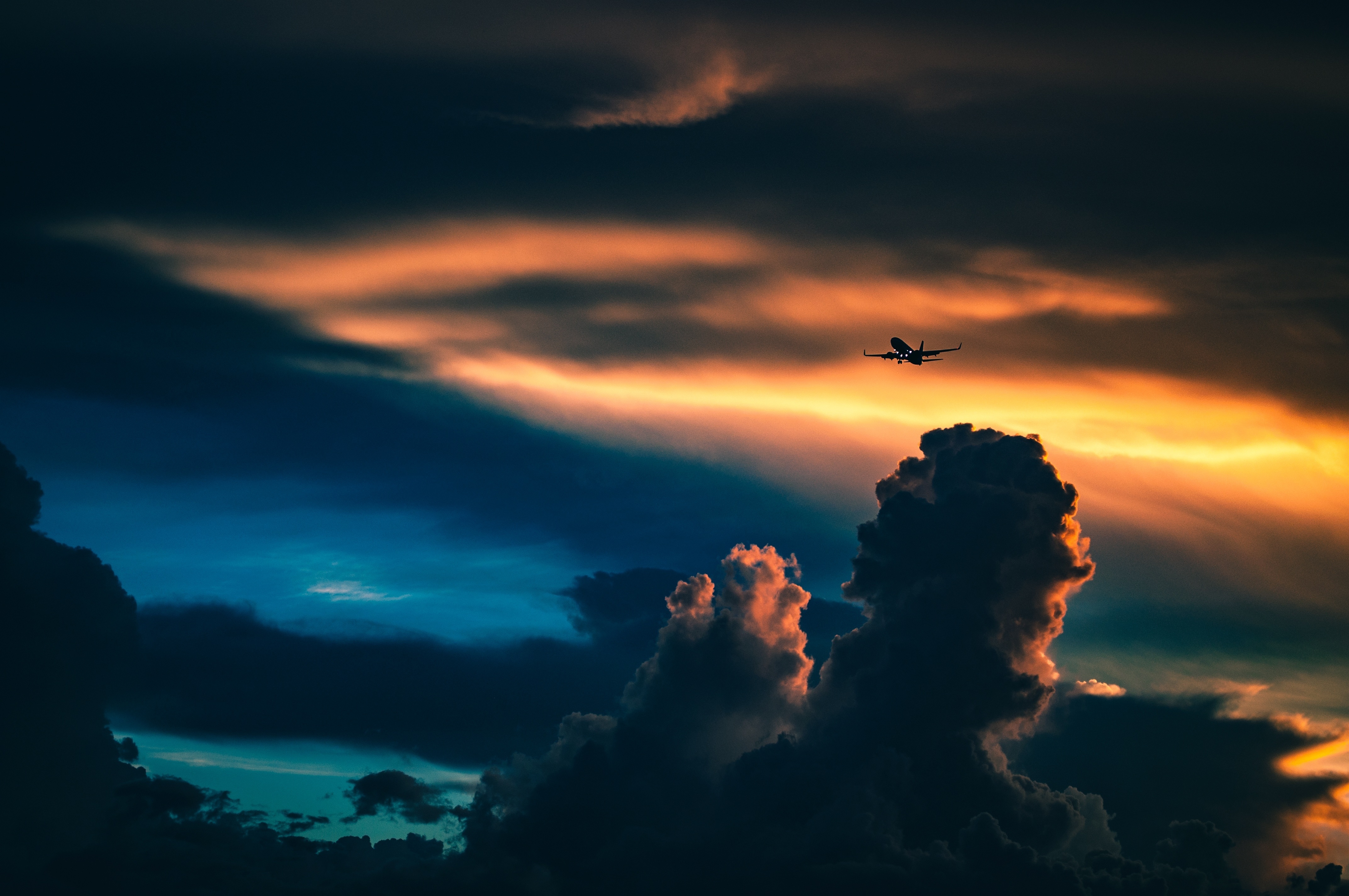 Обои облака самолет закат на рабочий стол