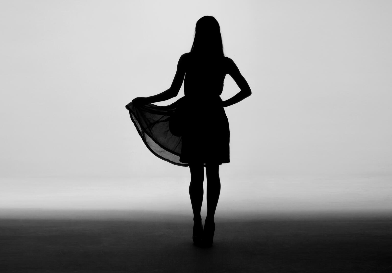 Free photo Silhouette of a girl