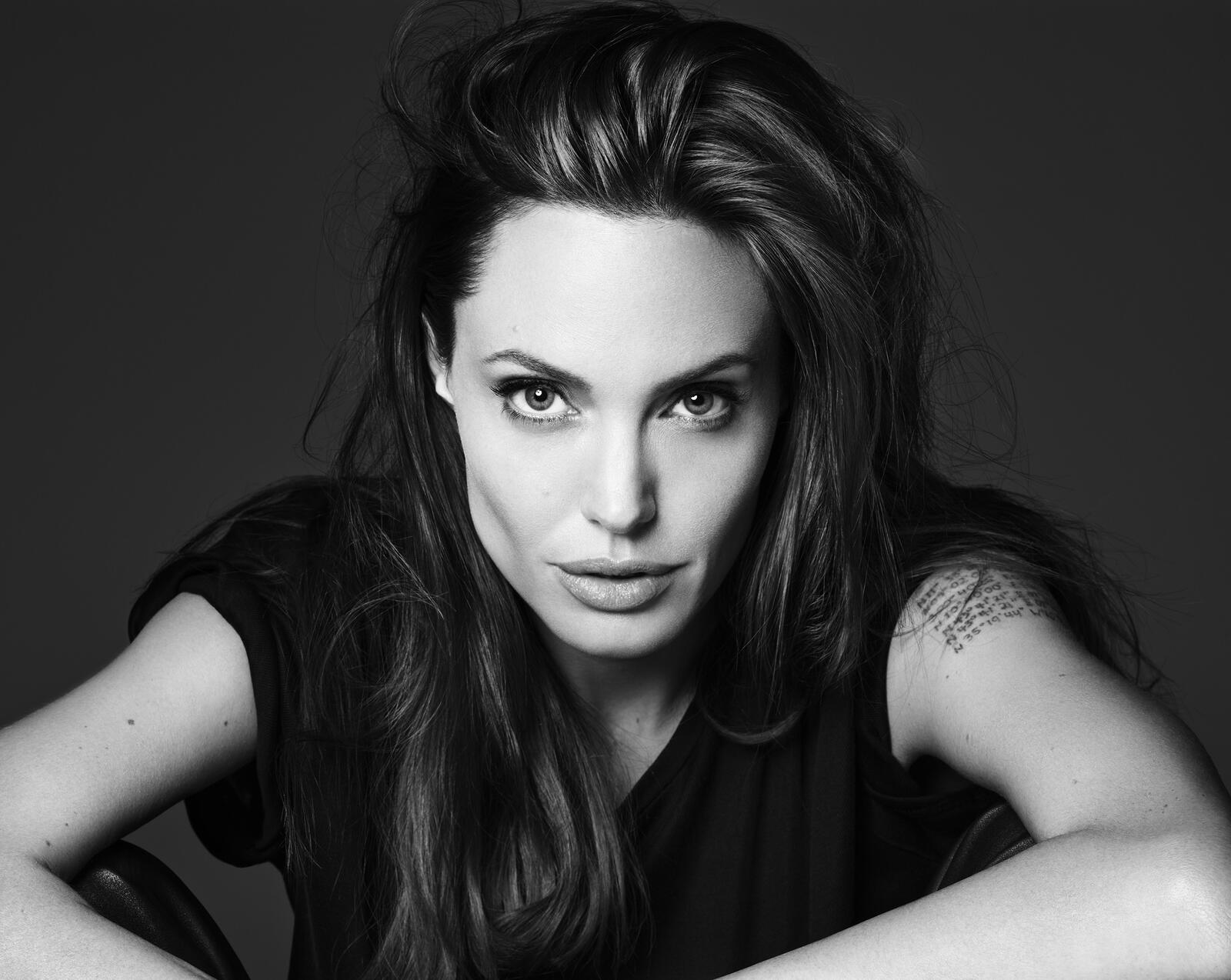 Обои женщина актриса Анджелина Джоли на рабочий стол