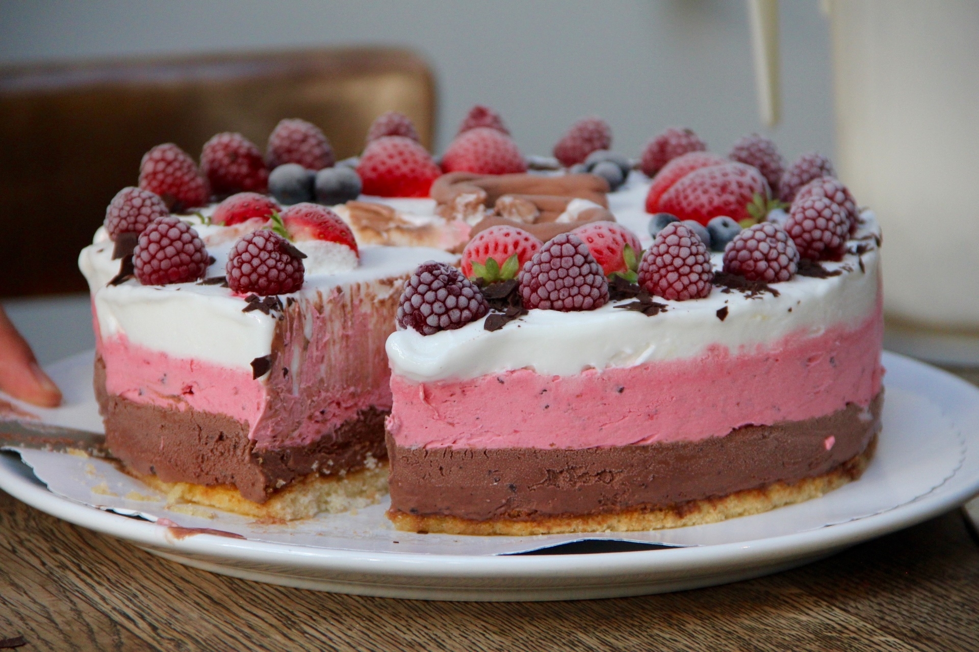 Фото бесплатно ягоды, обои клубничный торт, десерт