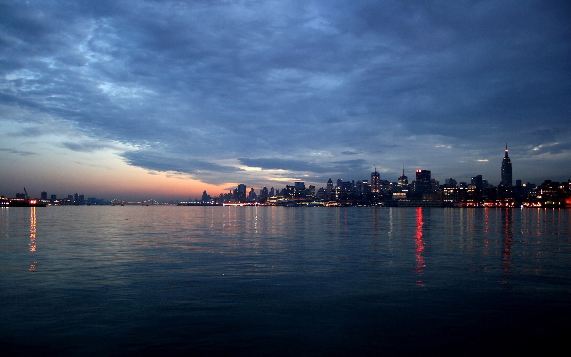 免费照片从海上看城市夜景