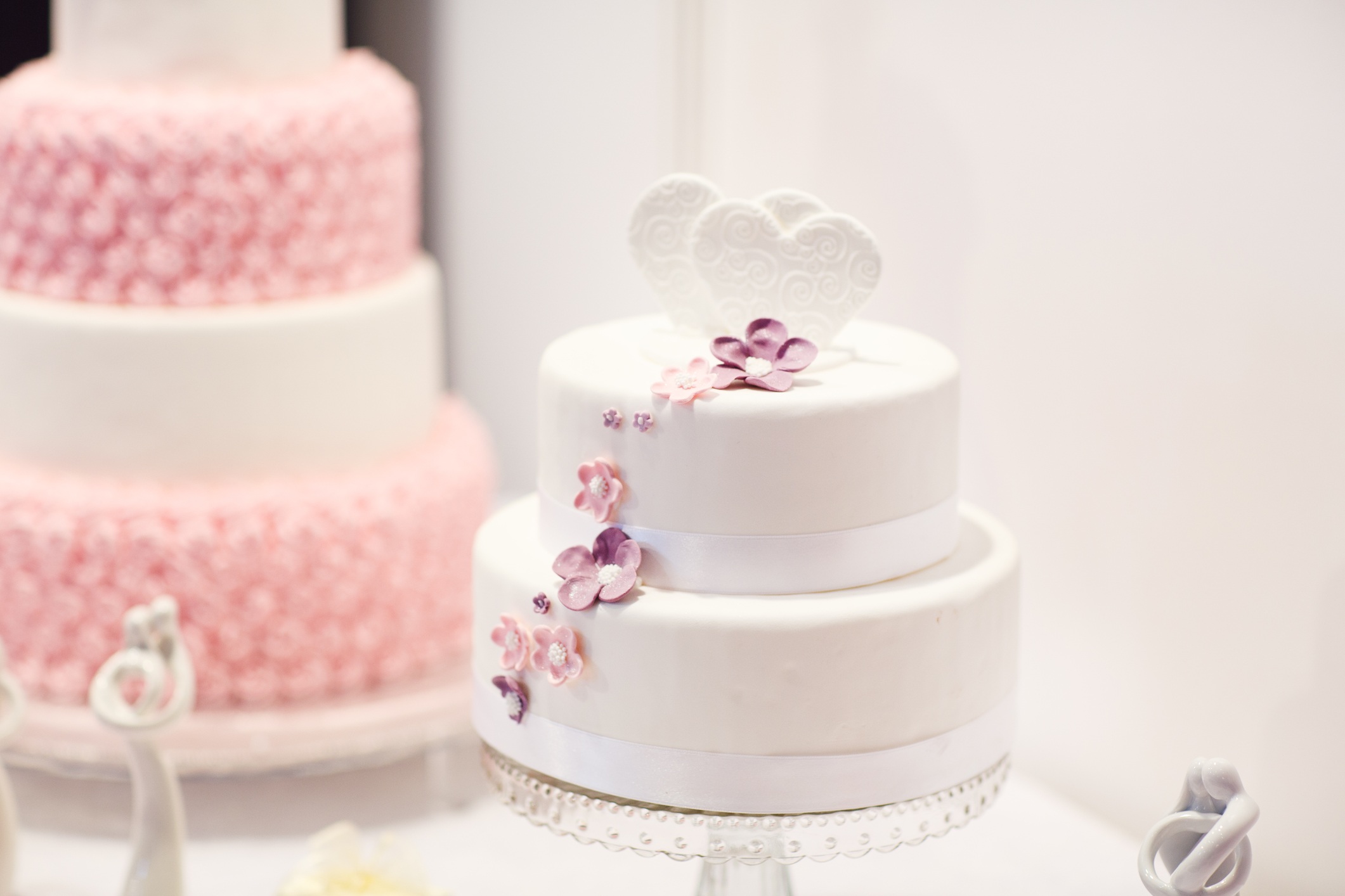 Фото масляный крем обеспечение свадебной церемонии белый торт - бесплатные картинки на Fonwall