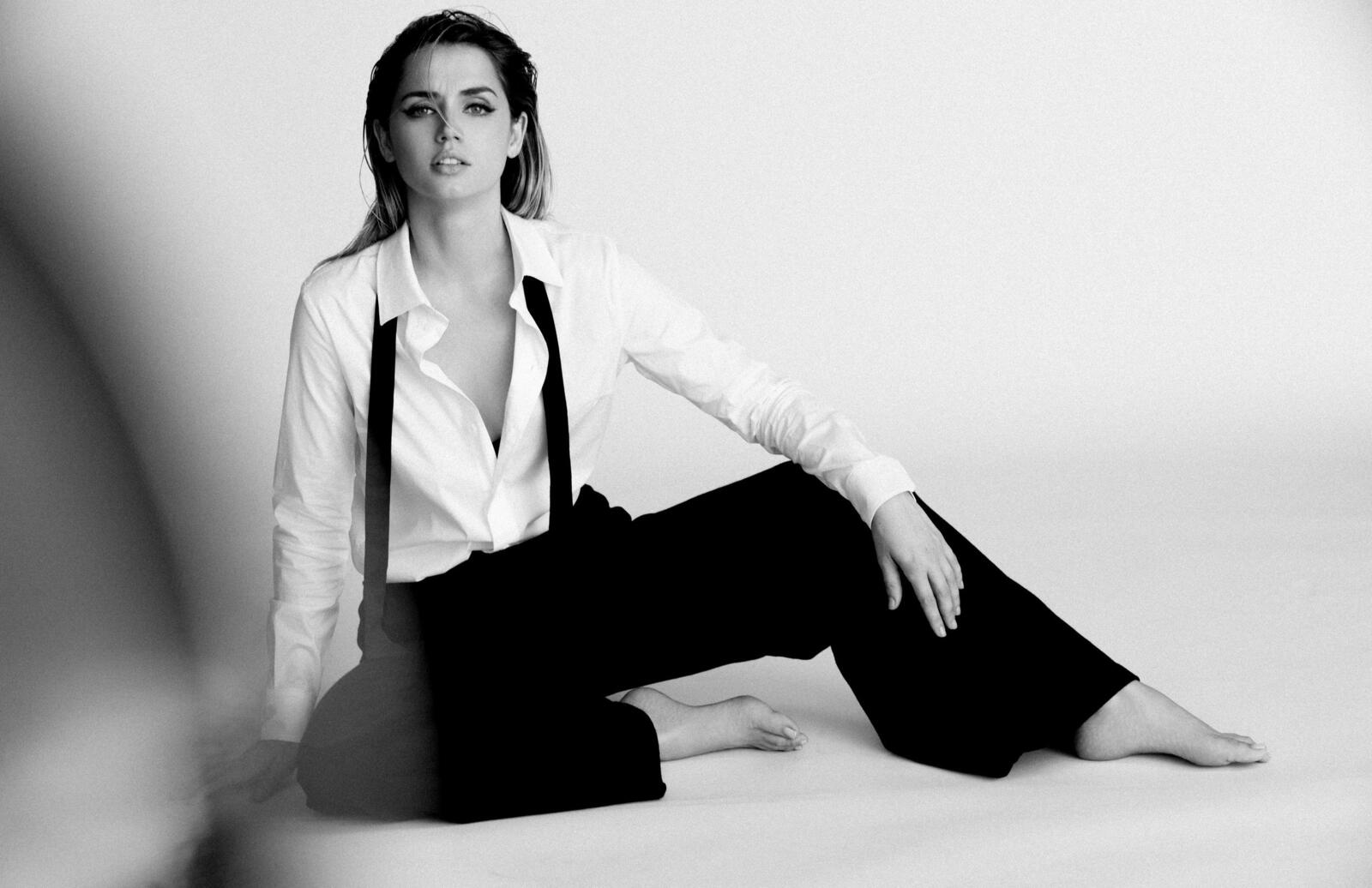Wallpapers Ana De Armas girls black and white on the desktop