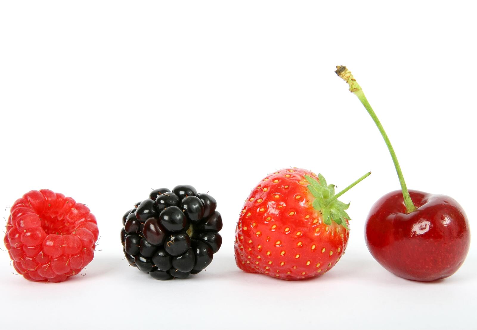 Free photo Berries on a white background