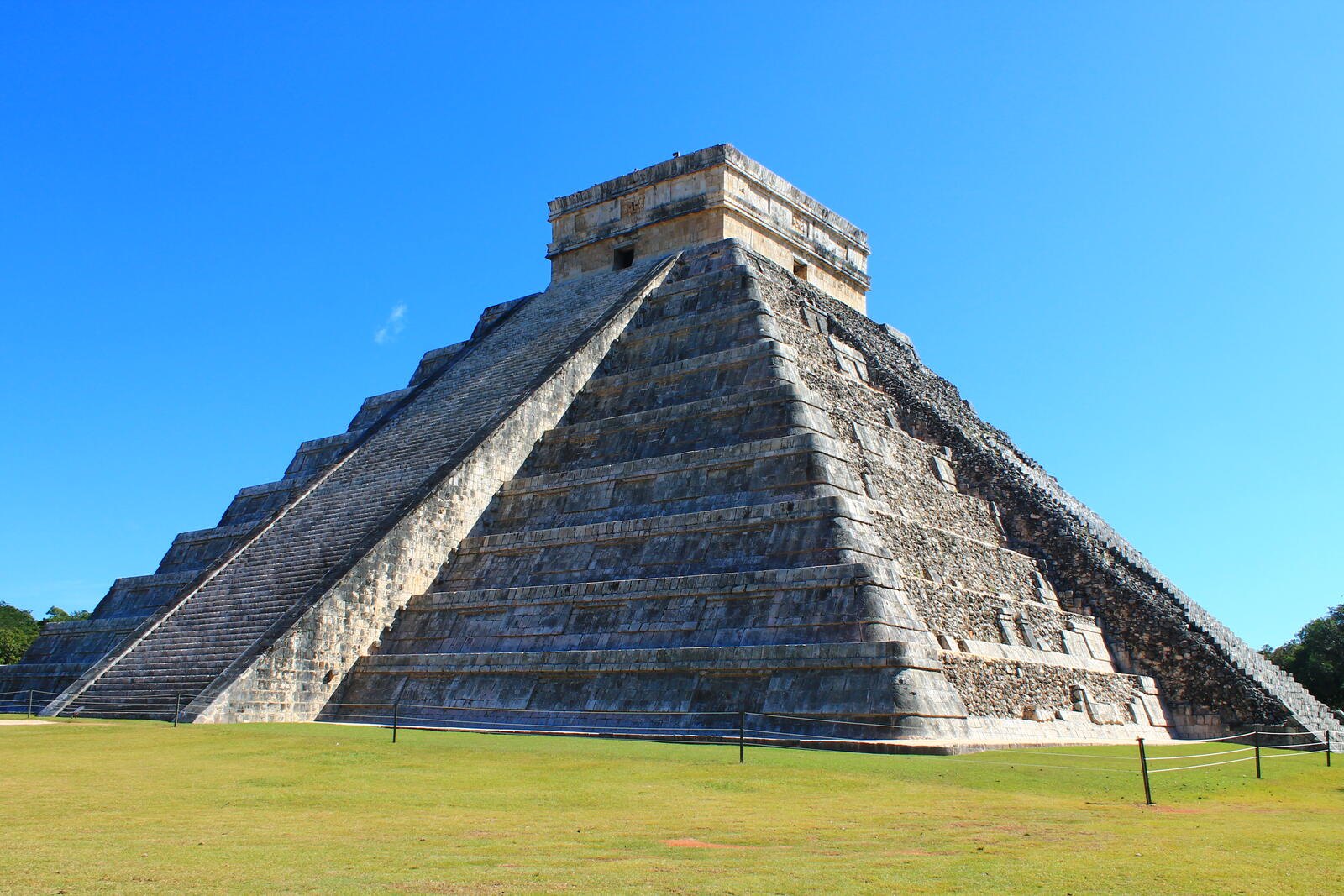 Free photo Pyramid of Kukulkan (Mexico) Yucatan