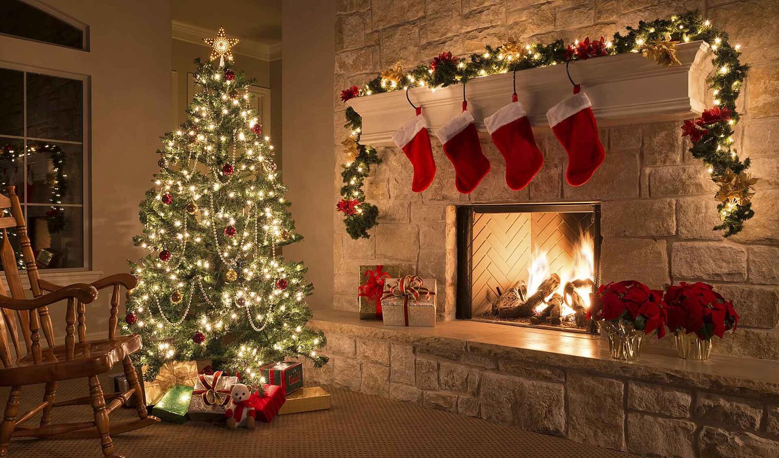 Обои рождественская елка гирлянды праздник на рабочий стол