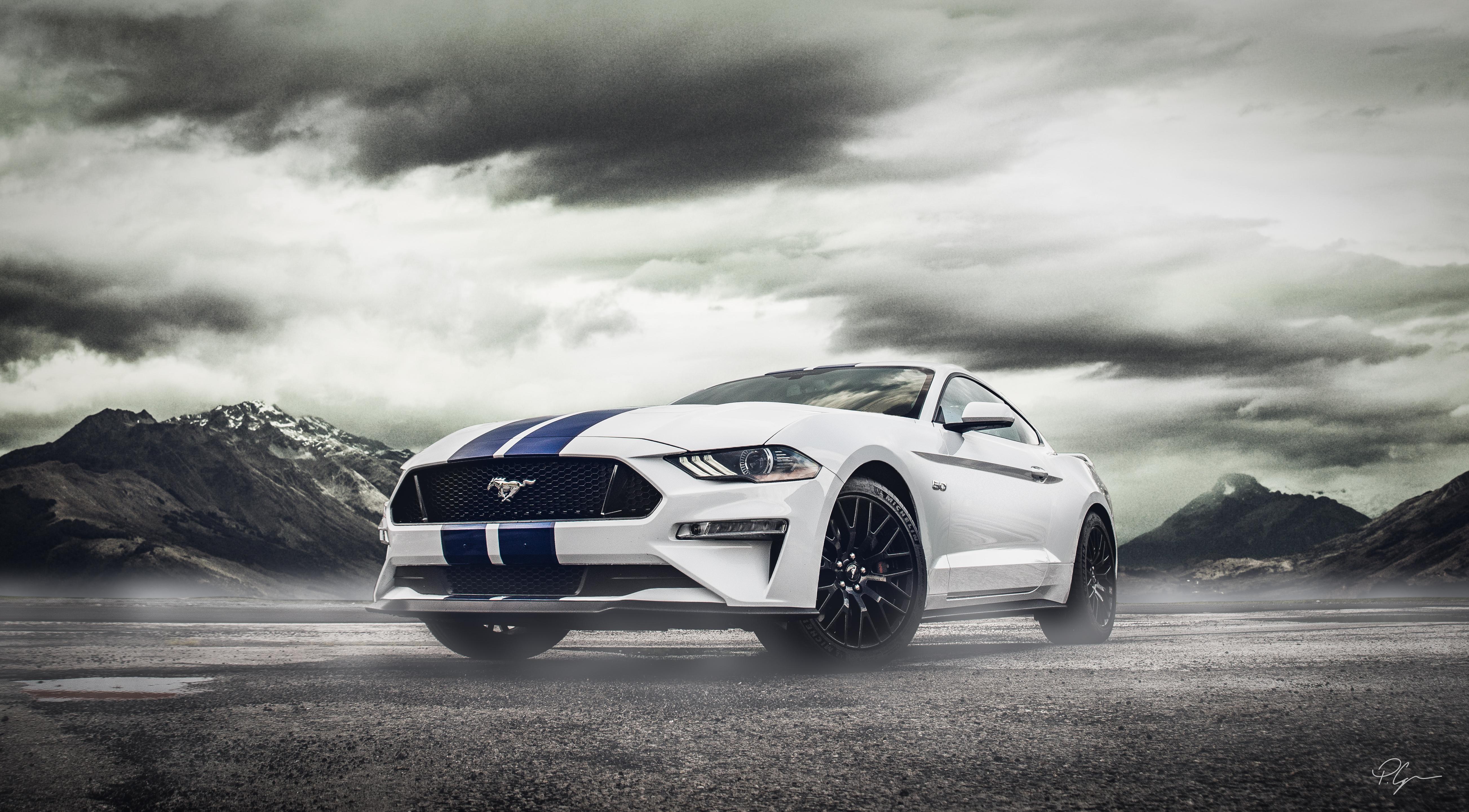 Free photo White Ford Mustang with blue stripes