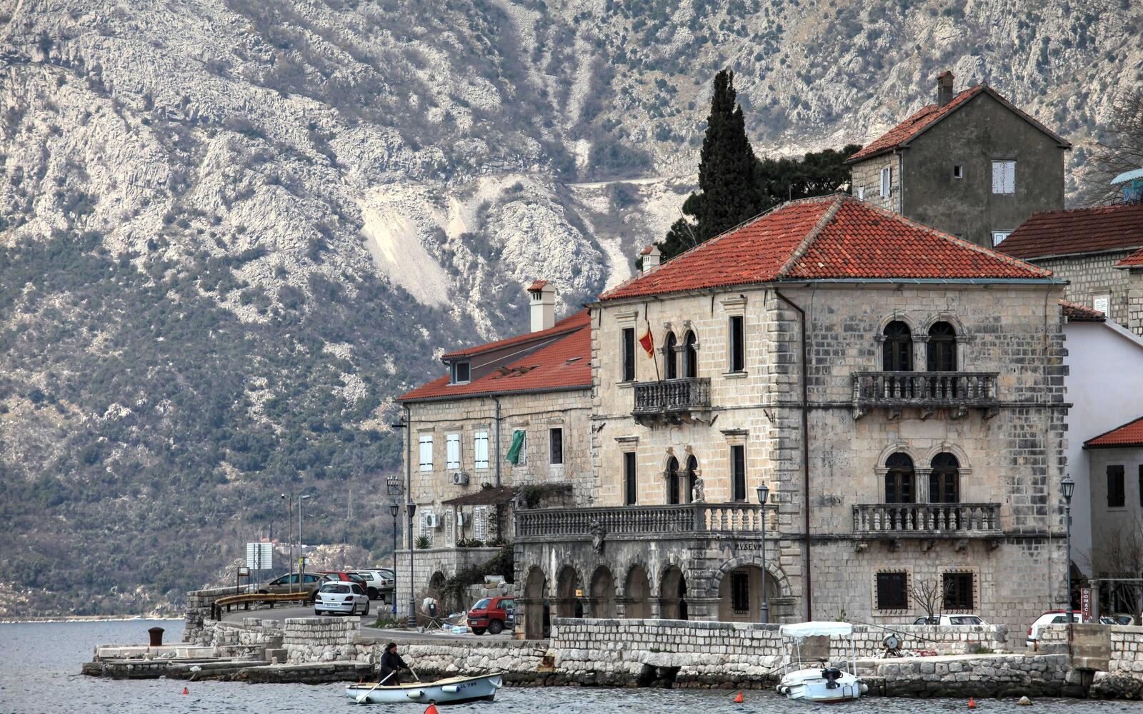 Обои черногорцы отель озеро на рабочий стол
