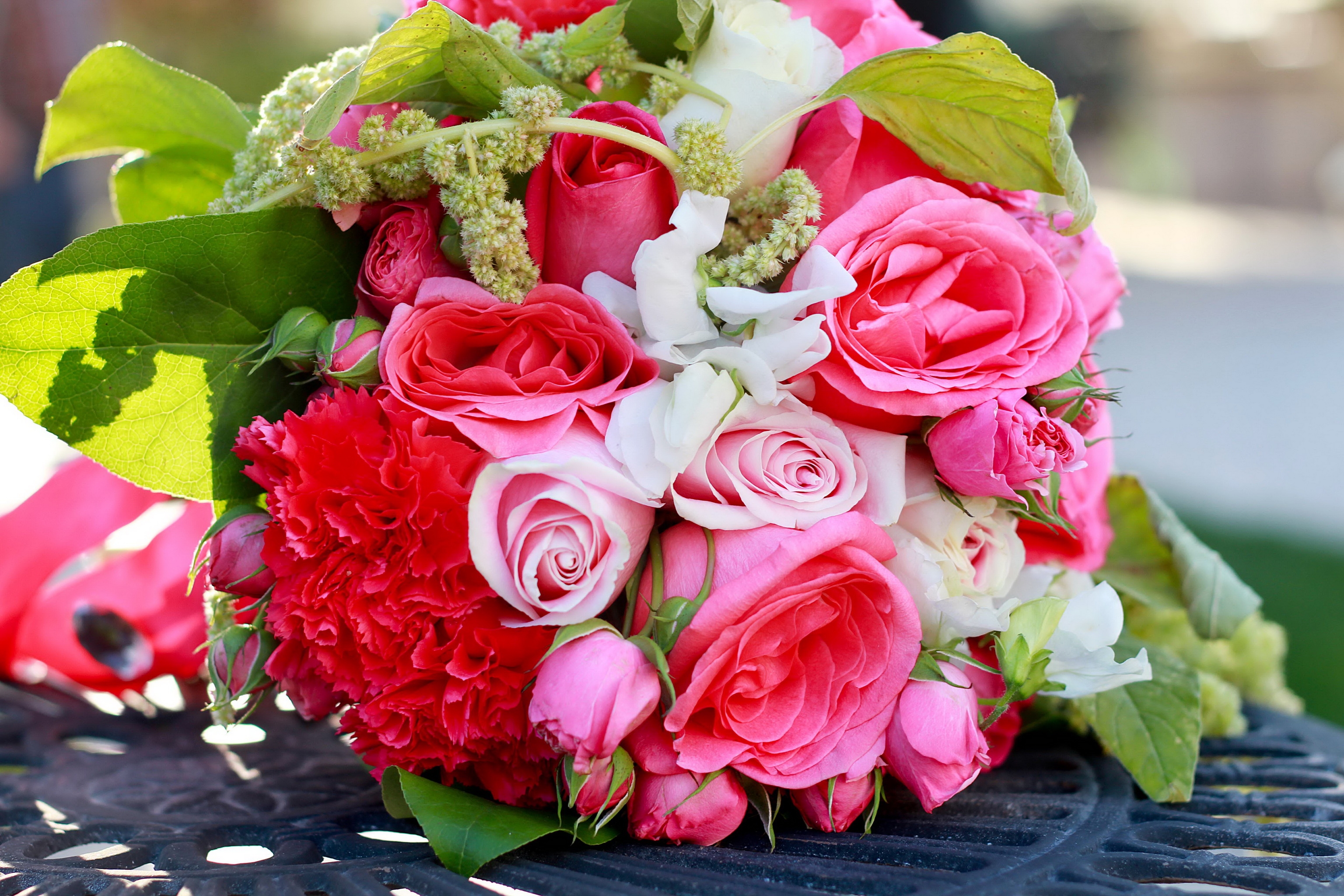 Обои красочный листья букет роз на рабочий стол