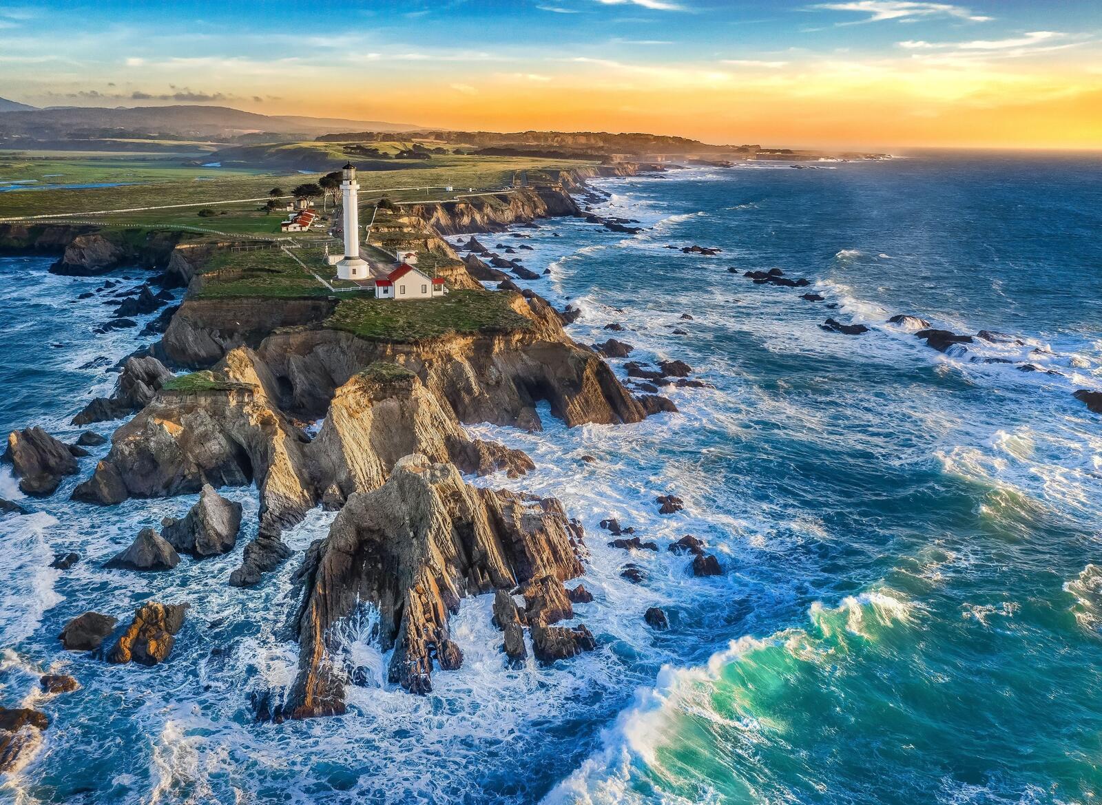 Обои Lighthouse On California Coast море скалы на рабочий стол