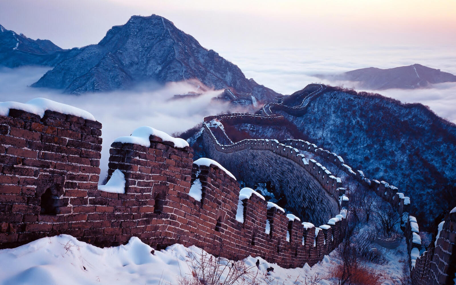 Обои обои великая китайская стена горы снег на рабочий стол