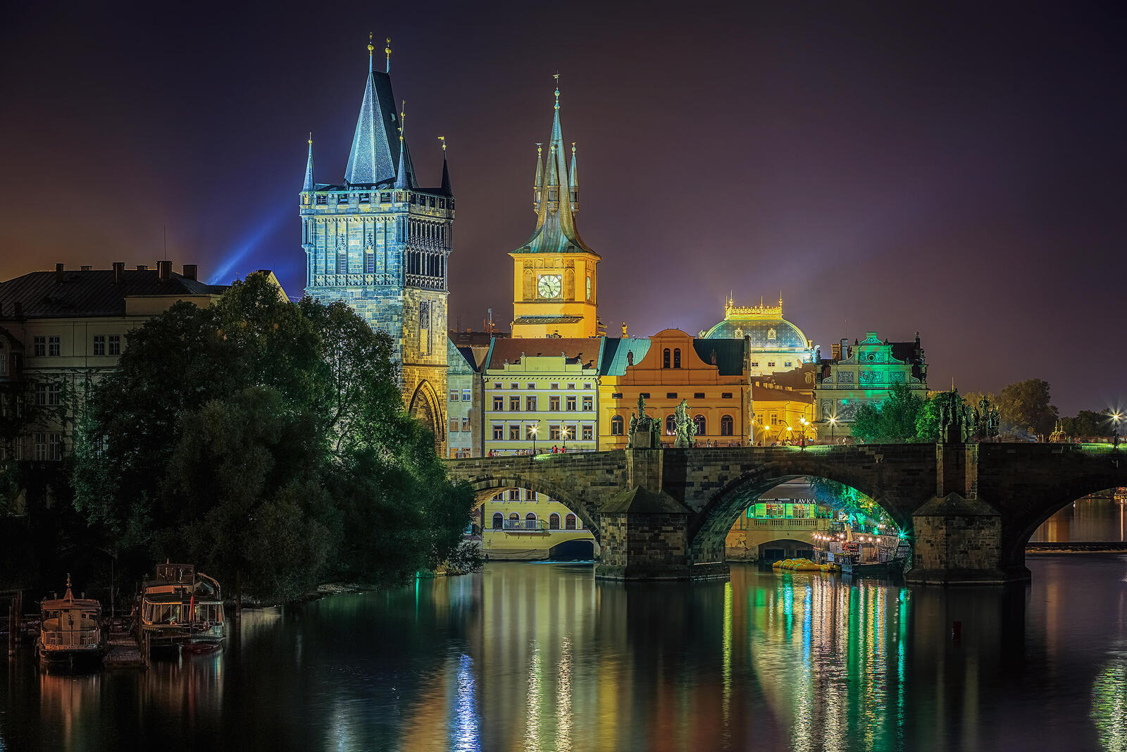 Обои Река Влтава Прага городской пейзаж на рабочий стол
