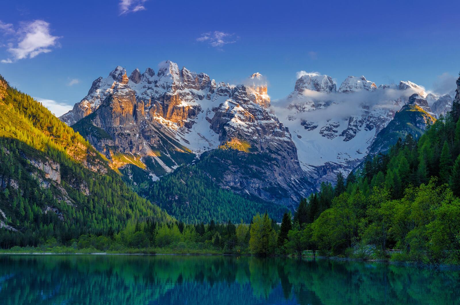 Wallpapers Emerald lake forest mountains on the desktop
