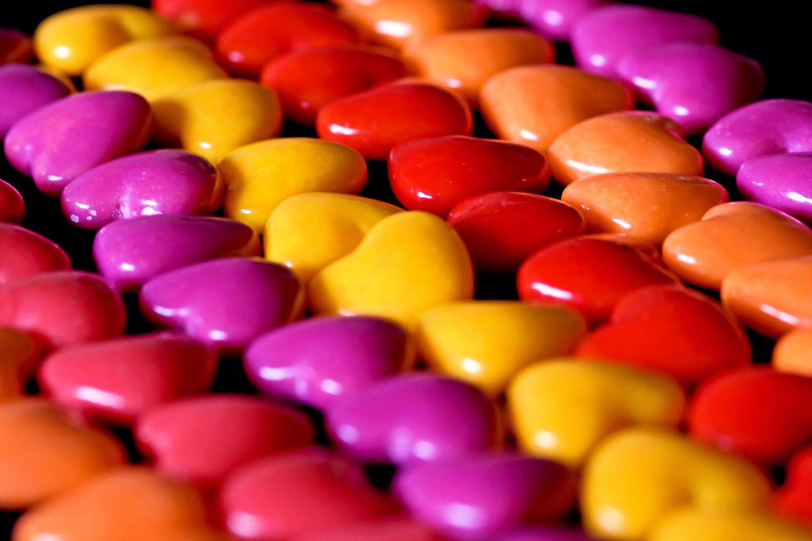 Обои разноцветные форма сердца цветной на рабочий стол