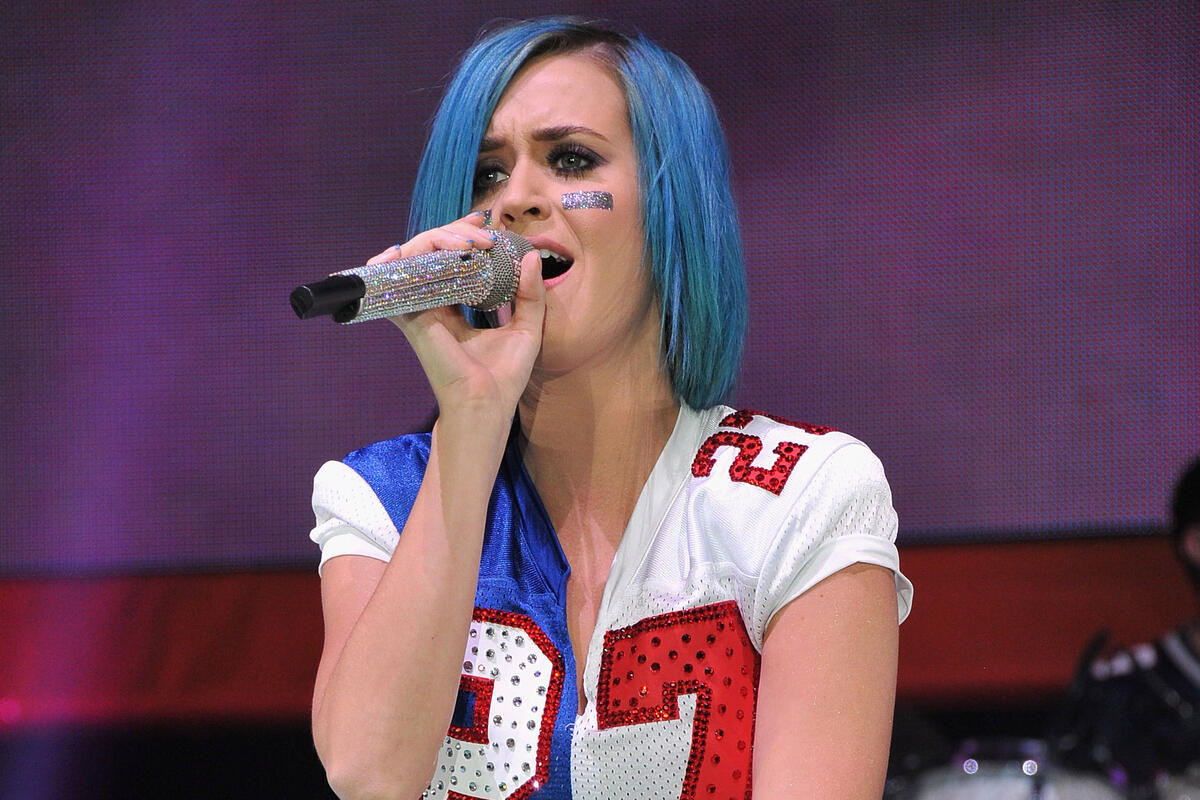 Singer with blue hair