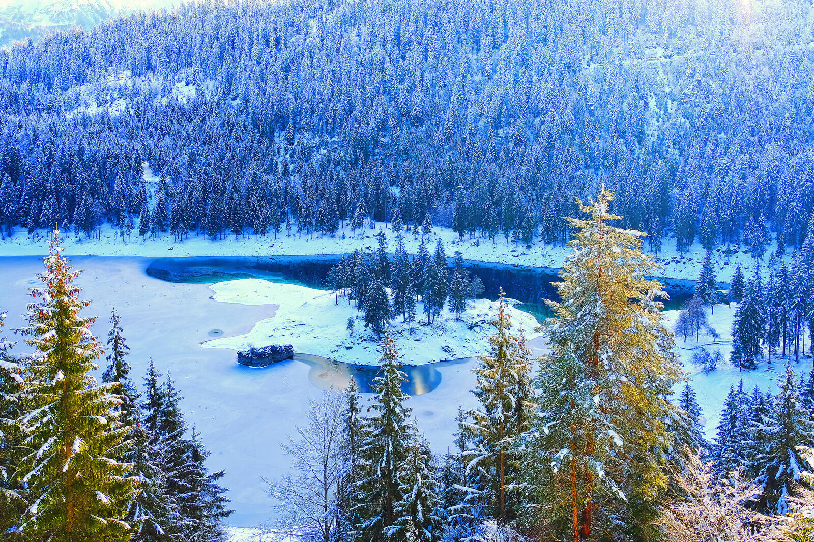 Обои Швейцария Зимний пейзаж река на рабочий стол