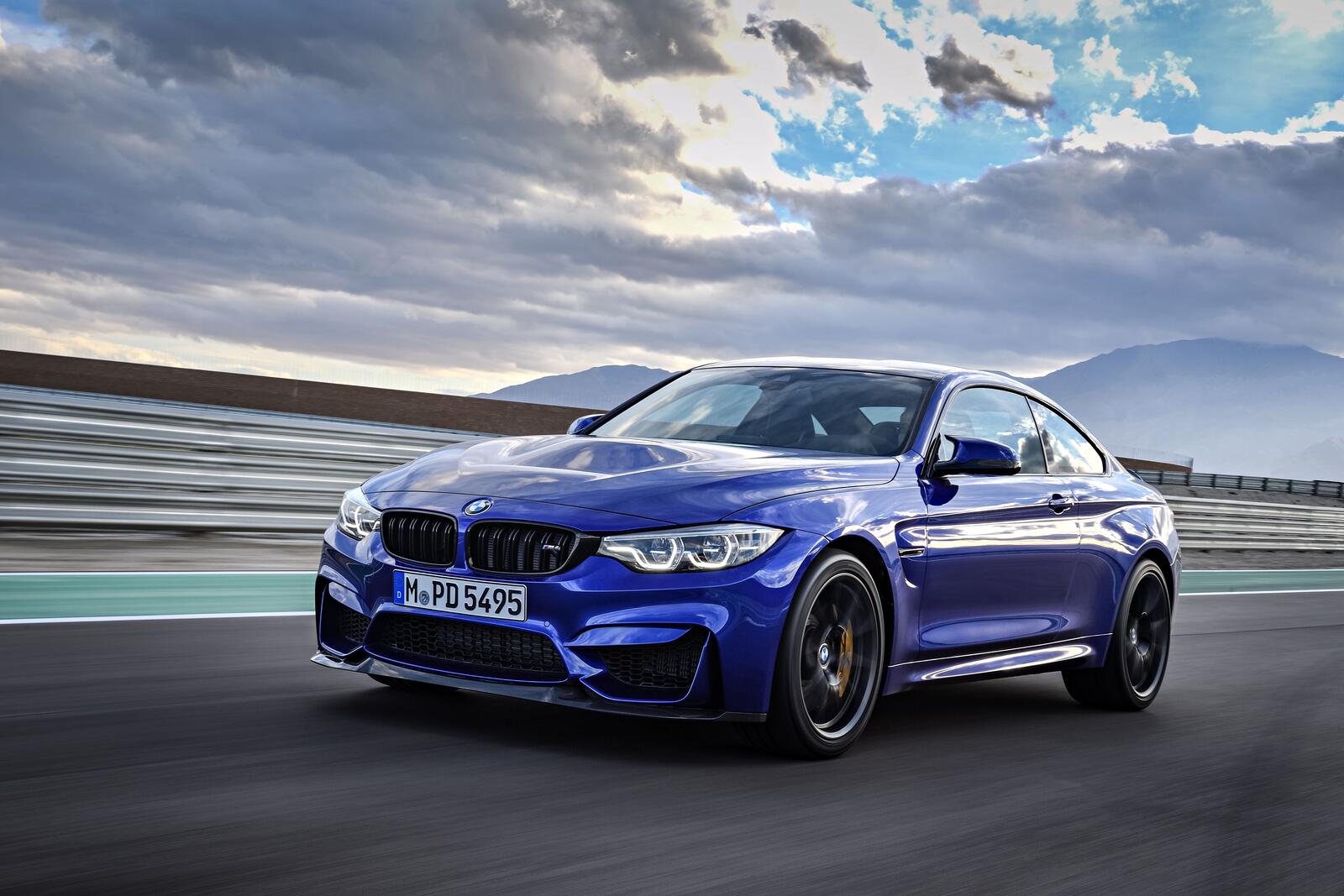 Wallpapers in move view from front BMW M4 CS on the desktop