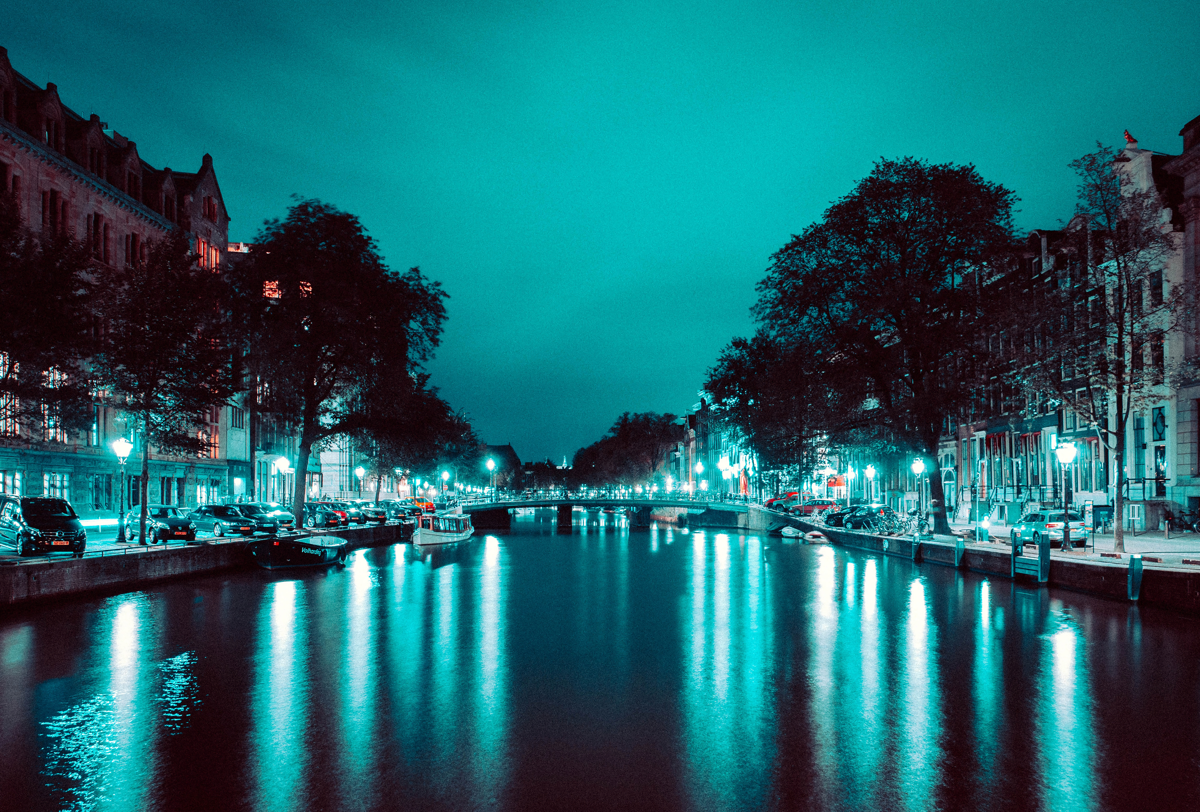 Фото бесплатно отражение, мост, ночная улица