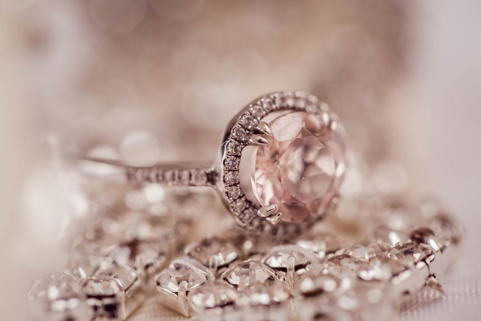 Обои ювелирные изделия кольцо алмаз на рабочий стол