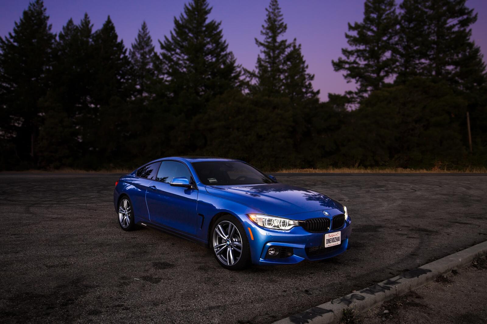 Бесплатное фото Синяя BMW 4