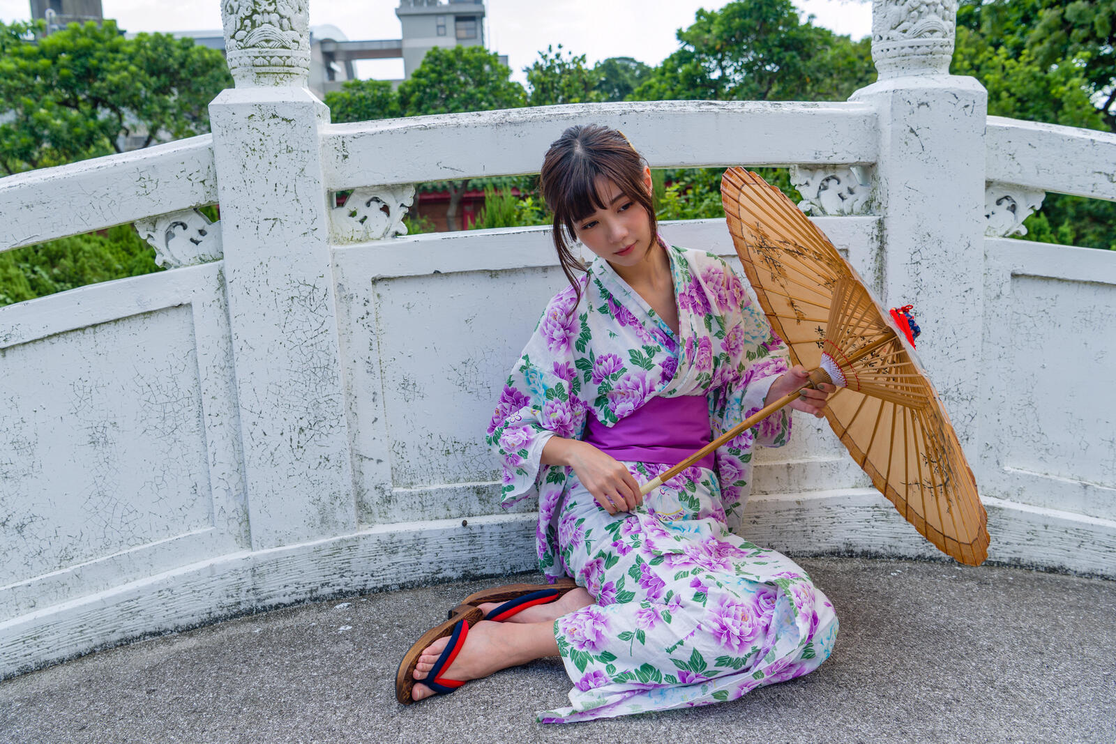Обои молодая женщина кимоно азиатка на рабочий стол