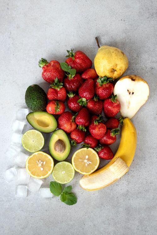 Картинка с ягодками и фруктами