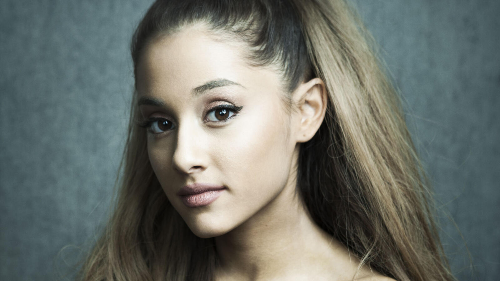 Wallpapers celebrities Ariana Grande sight on the desktop