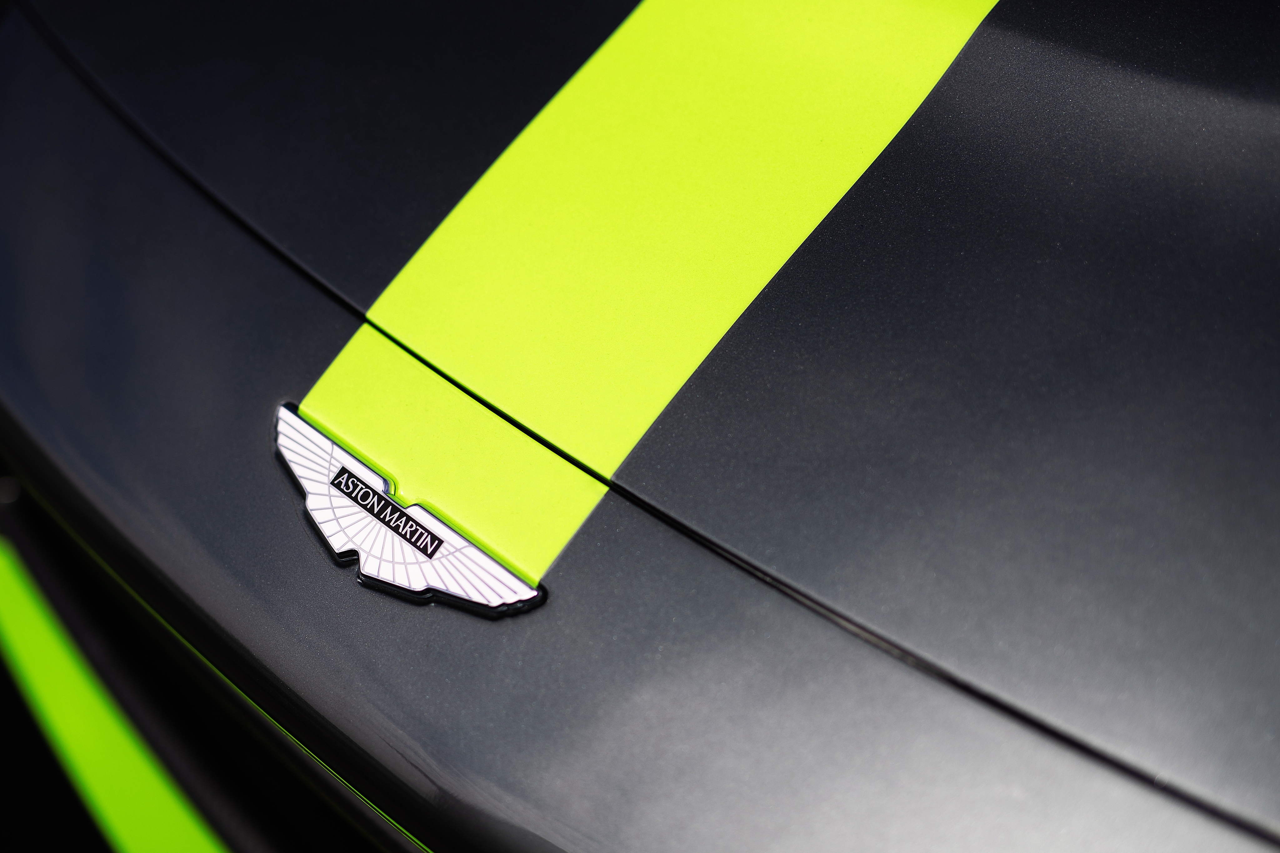 桌面上的壁纸阀盖 阿斯顿-马丁 Vantage GT3 壁纸 汽车