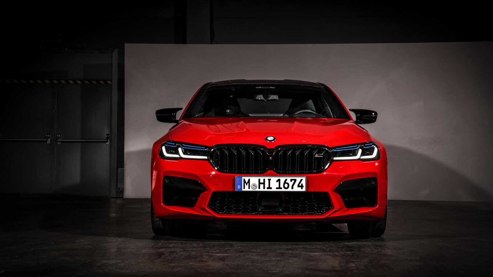 Free photo Bmw m5 in red color