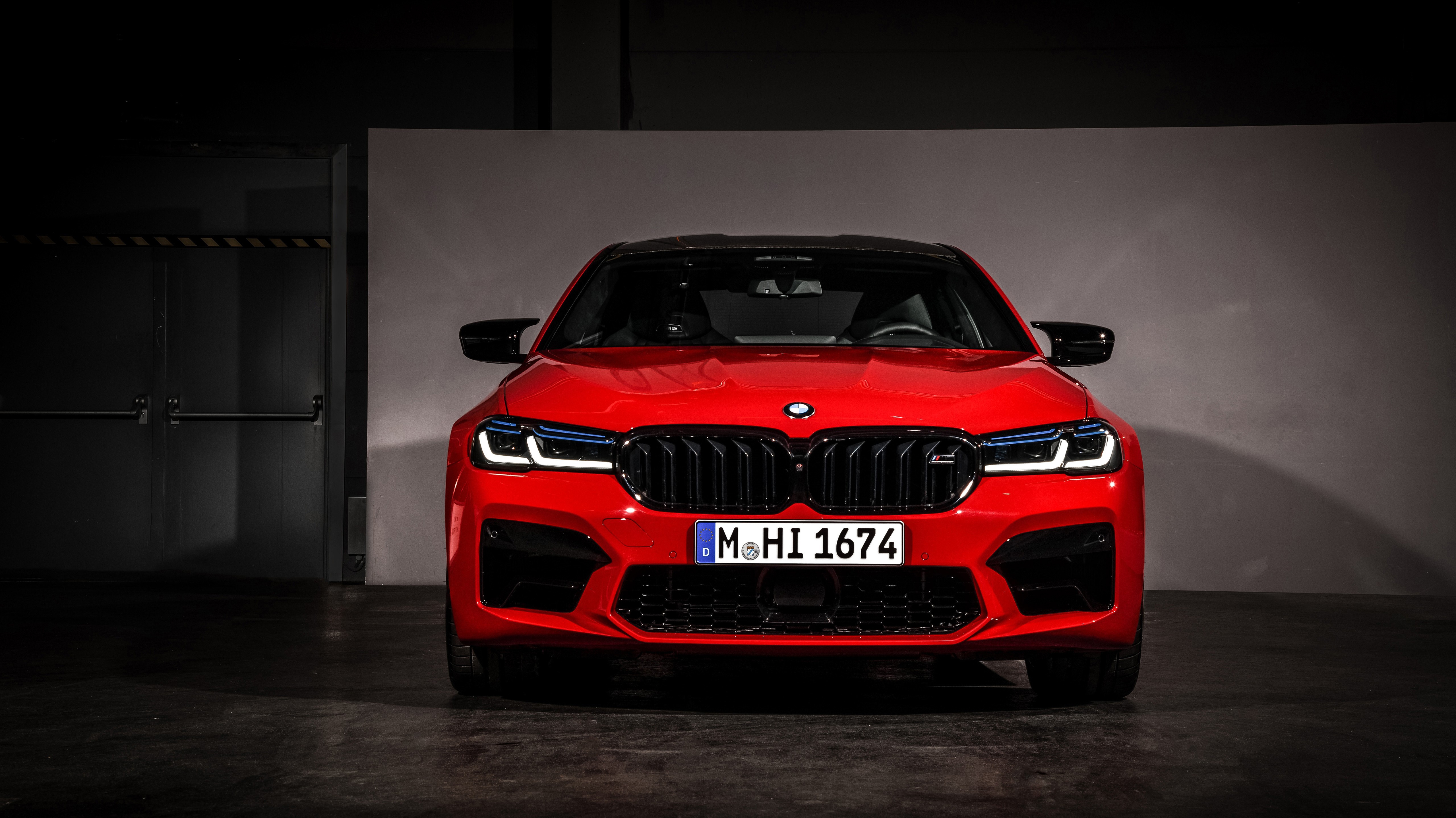 Free photo Bmw m5 in red color