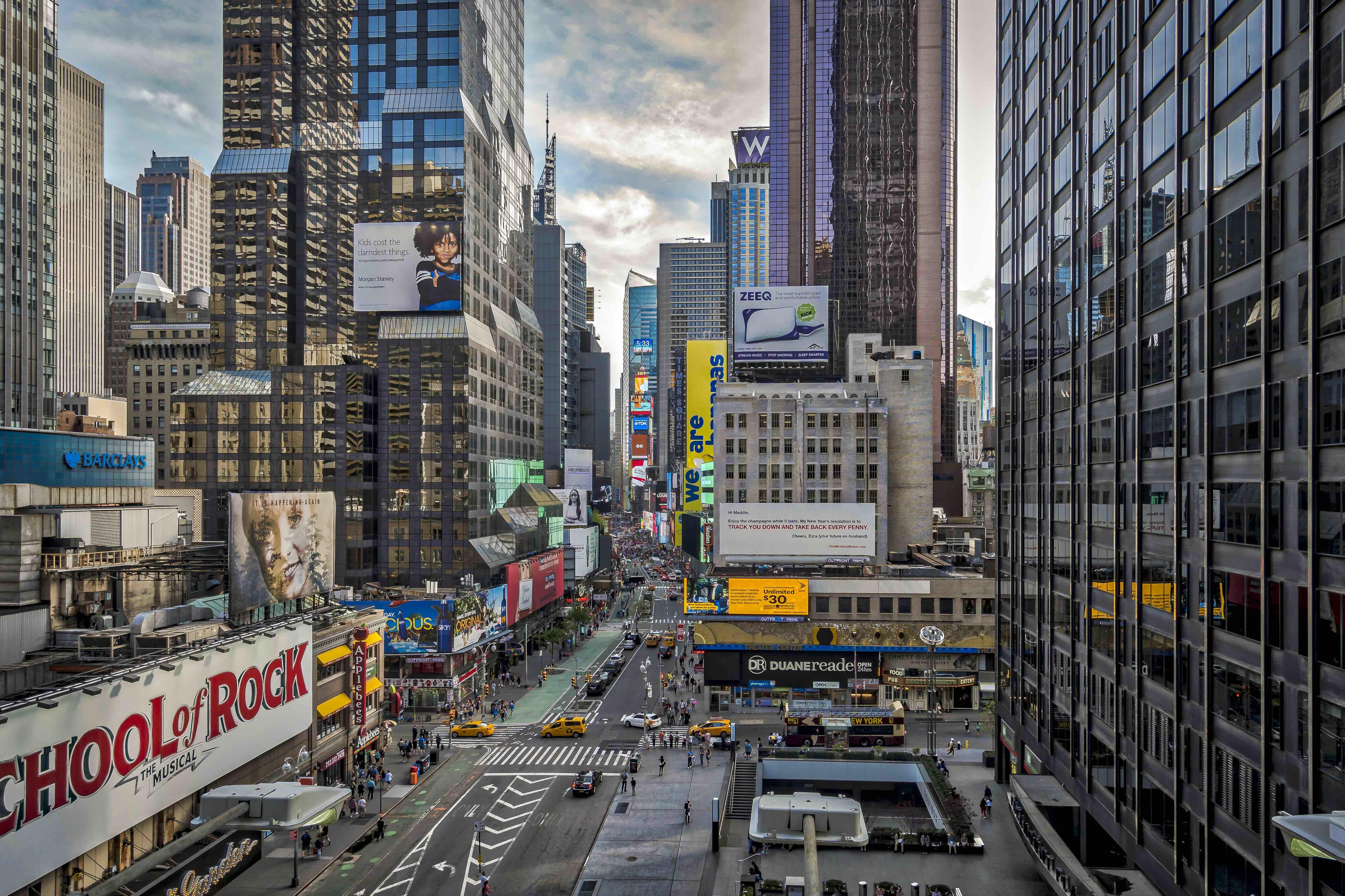桌面上的壁纸纽约时代广场 位于百老汇和第七大道的交汇处 街道