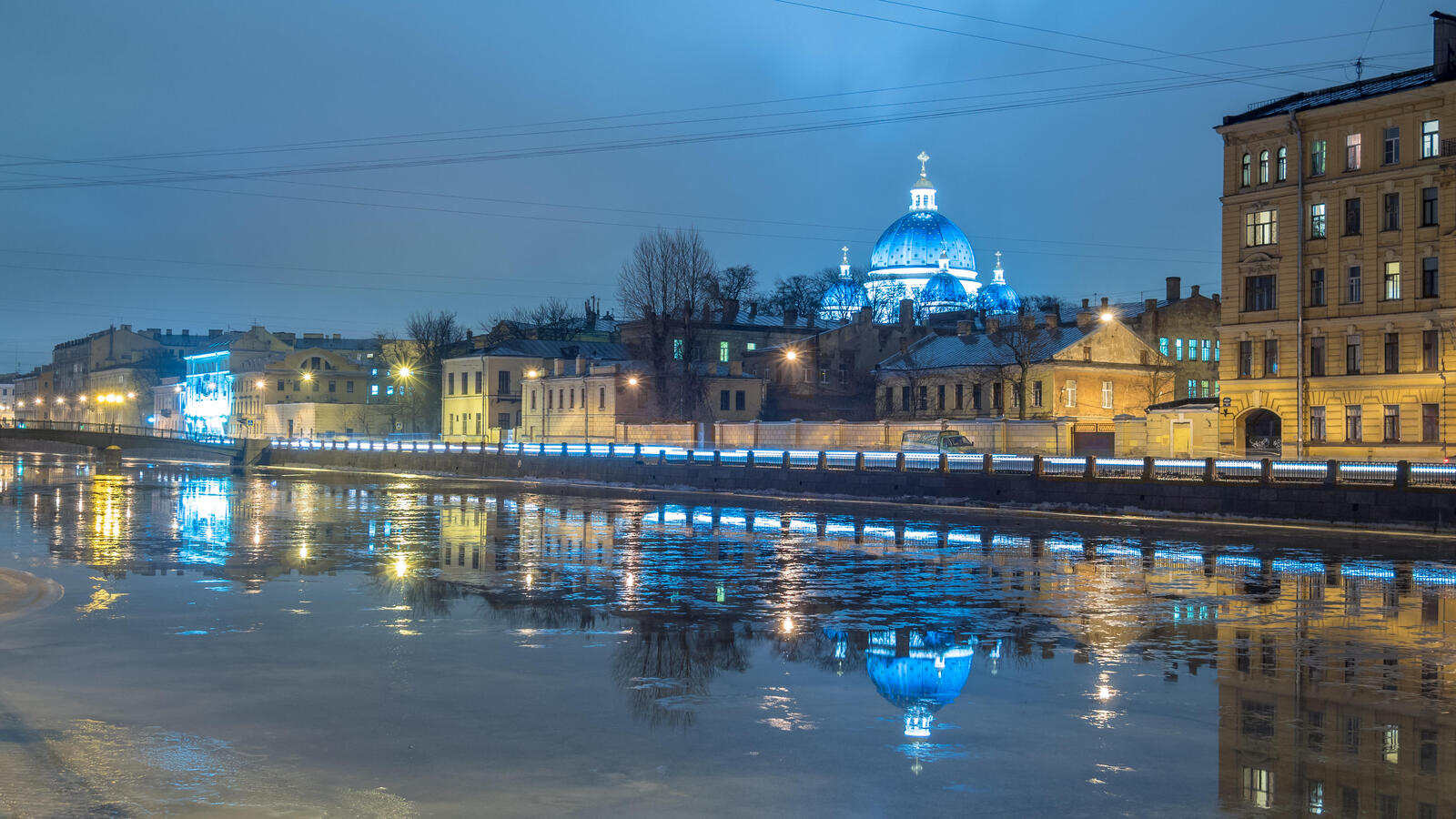 桌面上的壁纸特罗伊茨基大教堂 圣彼得堡 城市