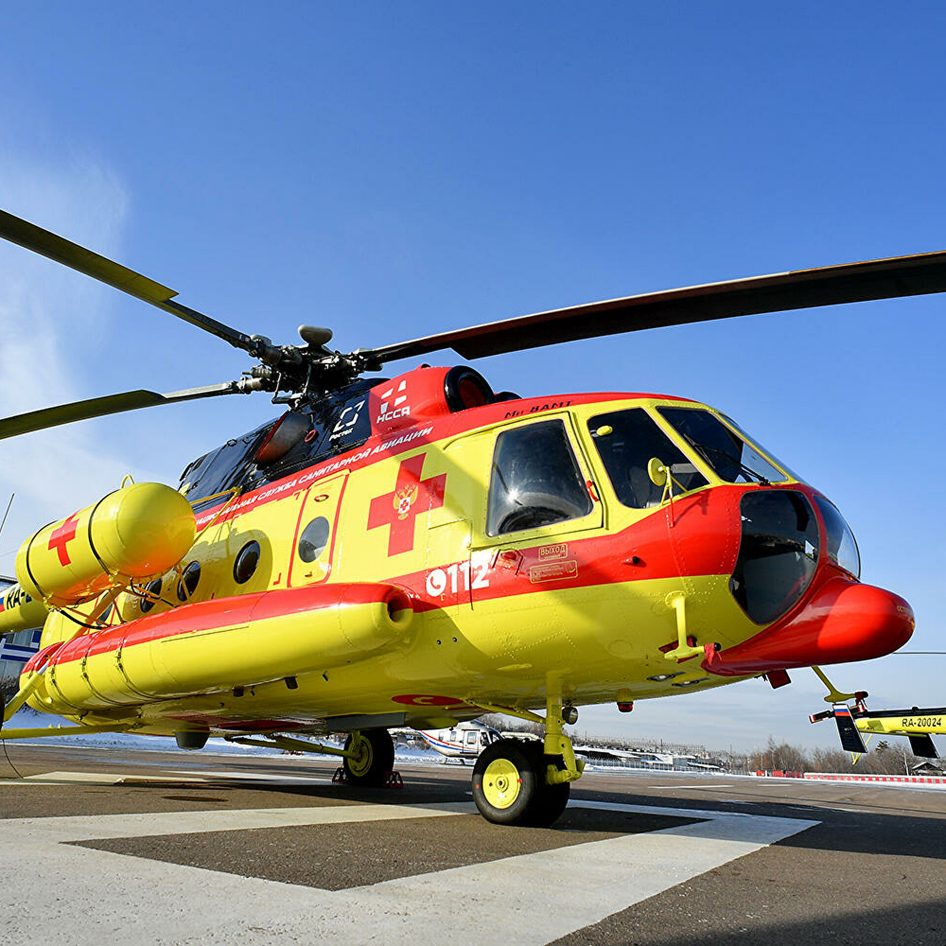 Фото бесплатно вертолет, авиация, желтый вертолет