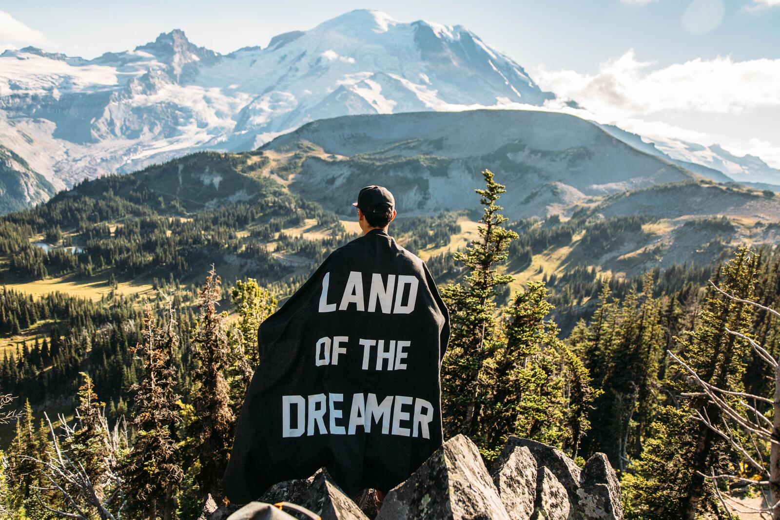 Wallpapers land of the dreamer person standing with his back on the desktop