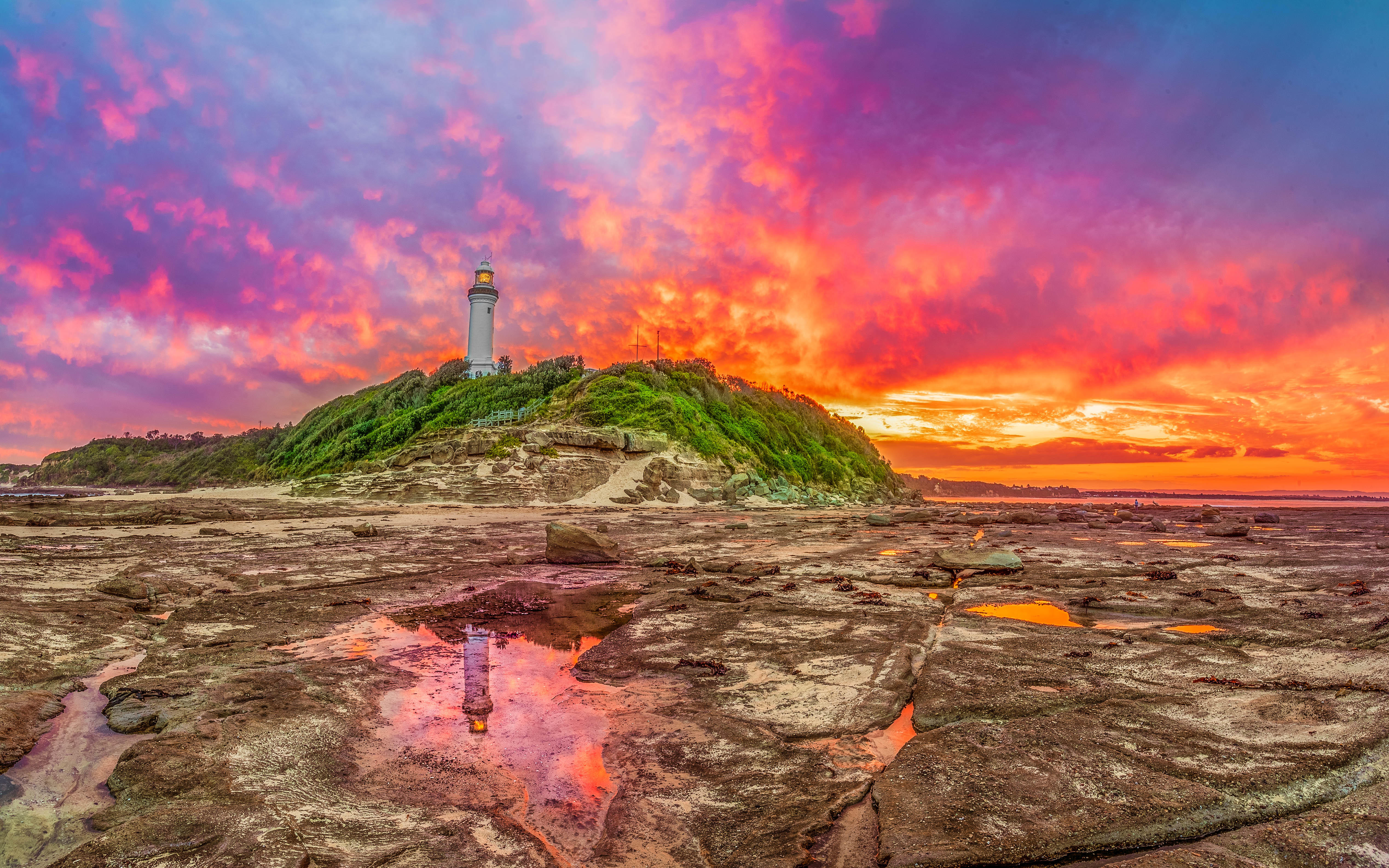 Wallpapers Norah Head Light - active lighthouse Nora New South Wales on the desktop
