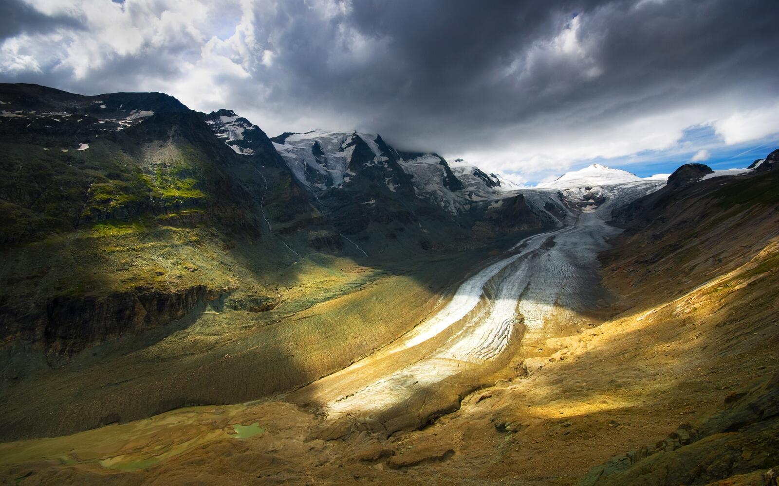 Wallpapers wilderness valley mountain range on the desktop