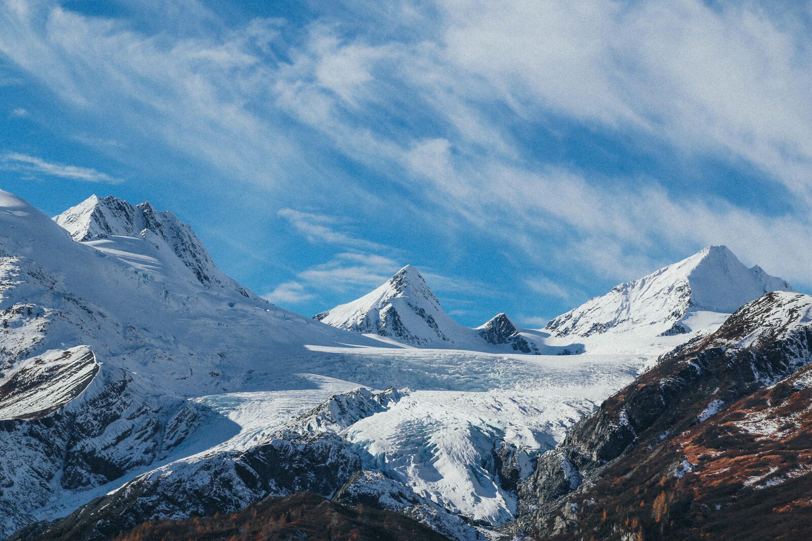 Бесплатное фото Снежные альпийские скалы