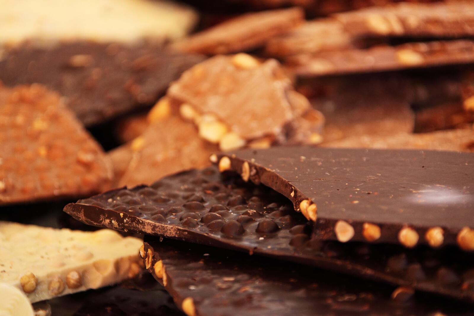 Бесплатное фото Плитки шоколада с орехами