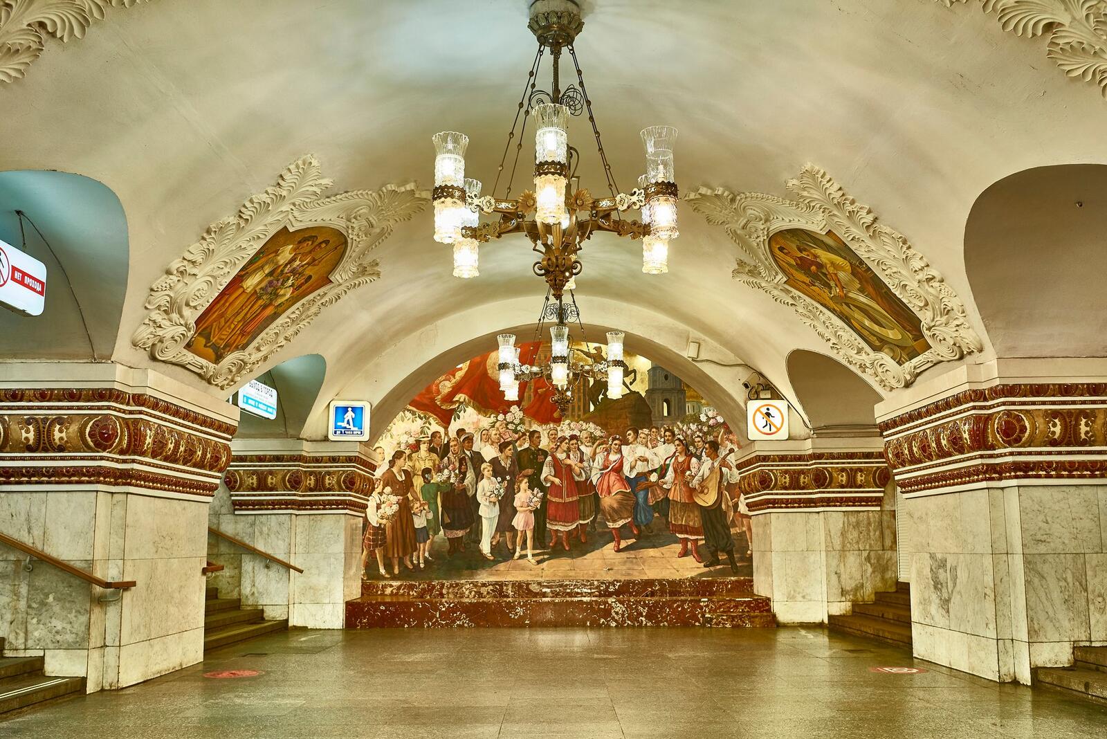 Wallpapers Kievskaya metro station Moscow Russia on the desktop